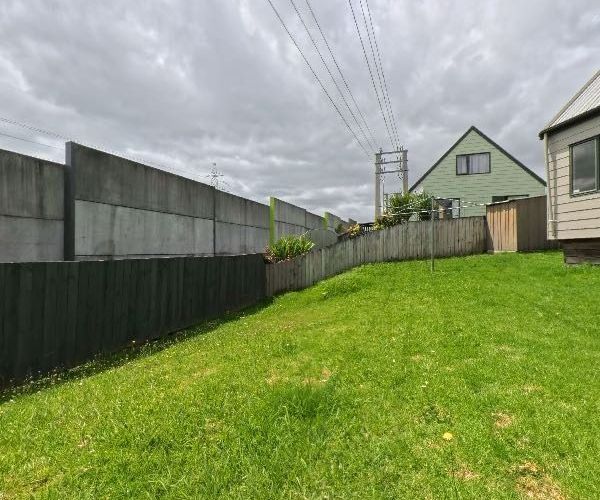  at 1/37 Huruhuru Road, Massey, Waitakere City, Auckland