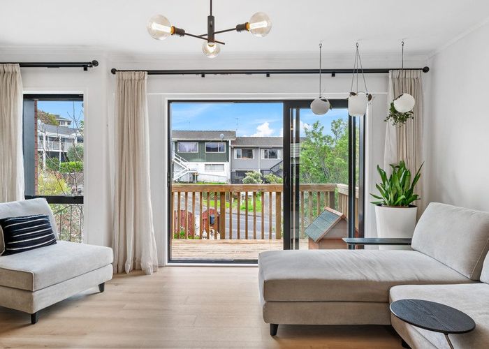 at 2/1 Forsythe Place, Massey, Waitakere City, Auckland