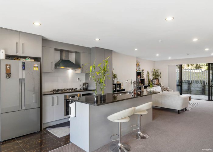  at 8/75 Tamahere Drive, Glenfield, Auckland