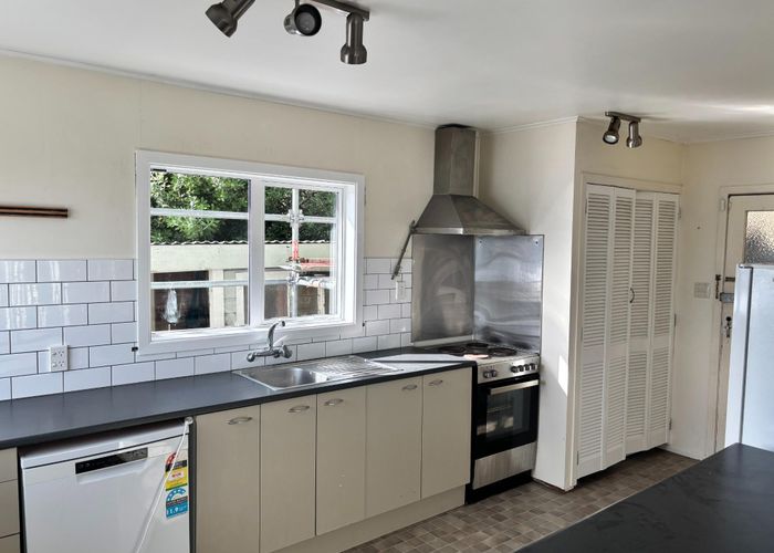  at 41 Hungerford Road, Lyall Bay, Wellington