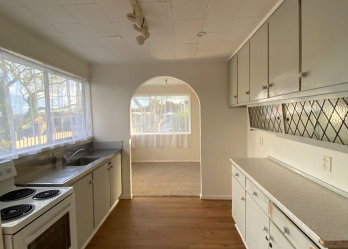  at 29  Cockayne Crescent, Sunnynook, North Shore City, Auckland