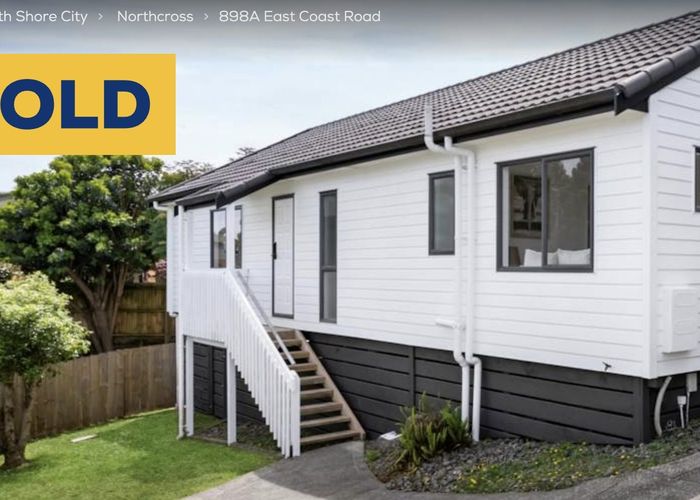  at 898A East Coast Road, Northcross, Auckland