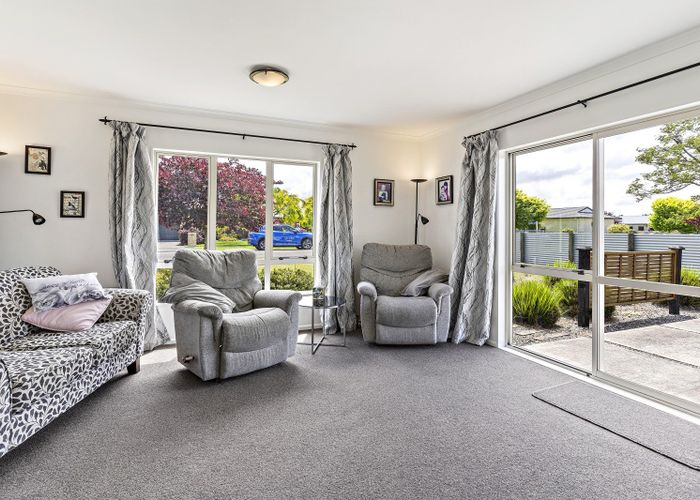  at 2 Daffodil Grove, Carterton, Carterton