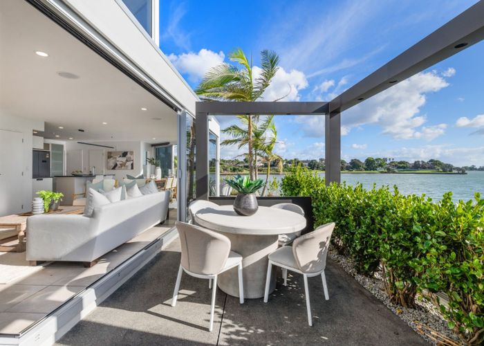  at 6B Arkley Avenue, Farm Cove, Manukau City, Auckland