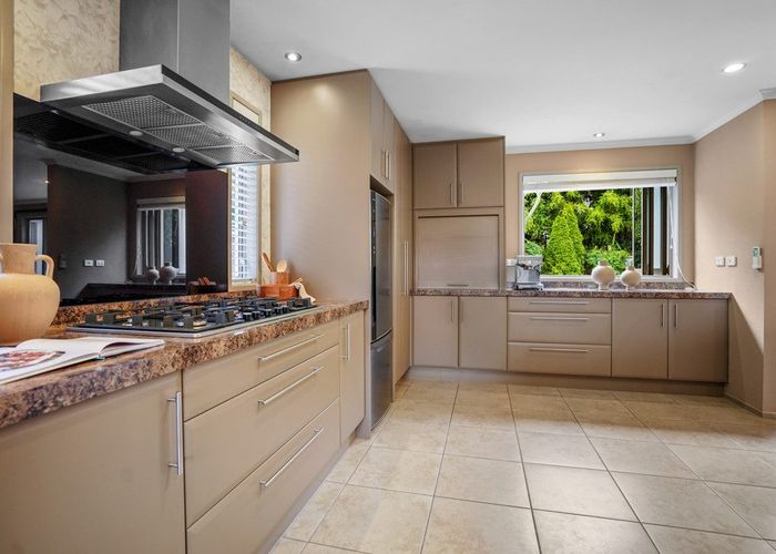  at 13 Langdale Court, Huntington, Hamilton