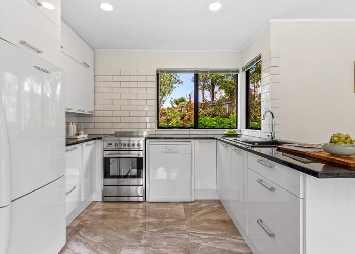  at 4/8 Kells Place, Botany Downs, Manukau City, Auckland