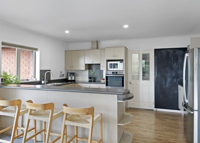  at 7 Gilders Grove, Heathcote, Christchurch City, Canterbury