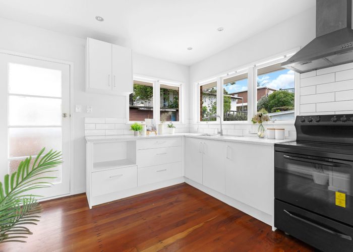 at 2/180 Archers Road, Glenfield, North Shore City, Auckland