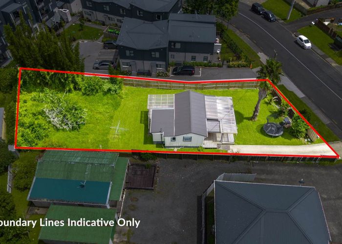  at 11 Awaroa Road, Sunnyvale, Waitakere City, Auckland