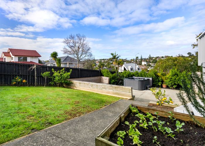  at 2/6 Ceramco Place, Torbay, North Shore City, Auckland