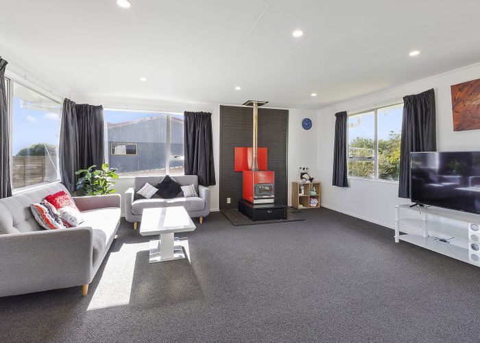  at 124 Gloaming Hill, Titahi Bay, Porirua