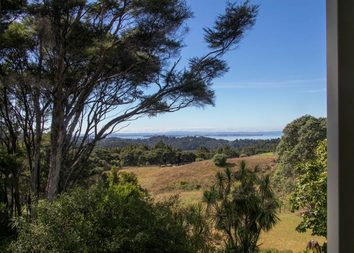  at 422 Huia Road, Laingholm, Auckland