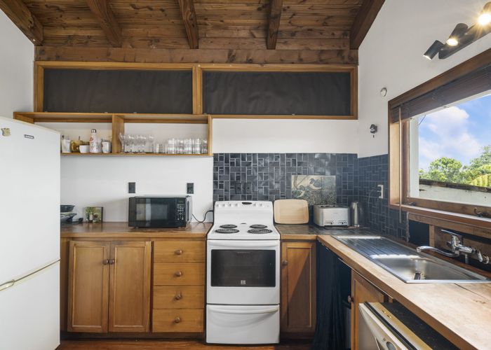  at 42 Mcfadzean Drive, Blockhouse Bay, Auckland City, Auckland