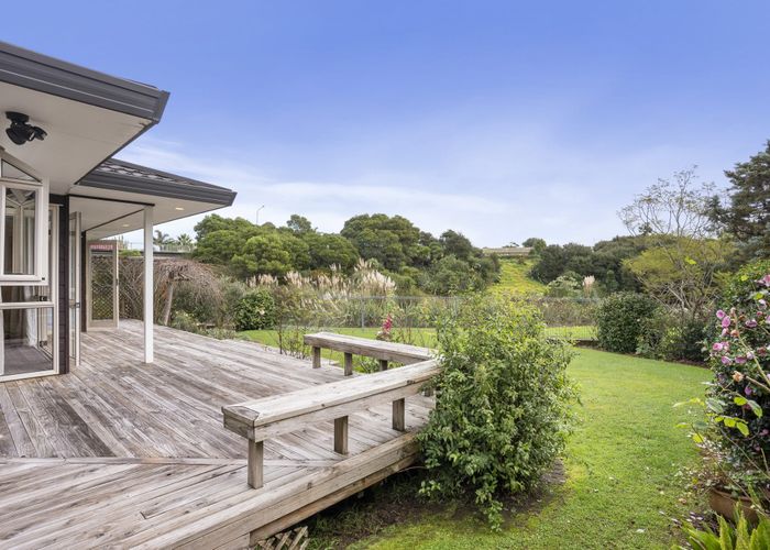  at 10 Lochend Place, Highland Park, Auckland