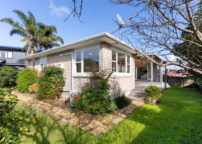 at 14 Roseneath Place, Birkdale, North Shore City, Auckland