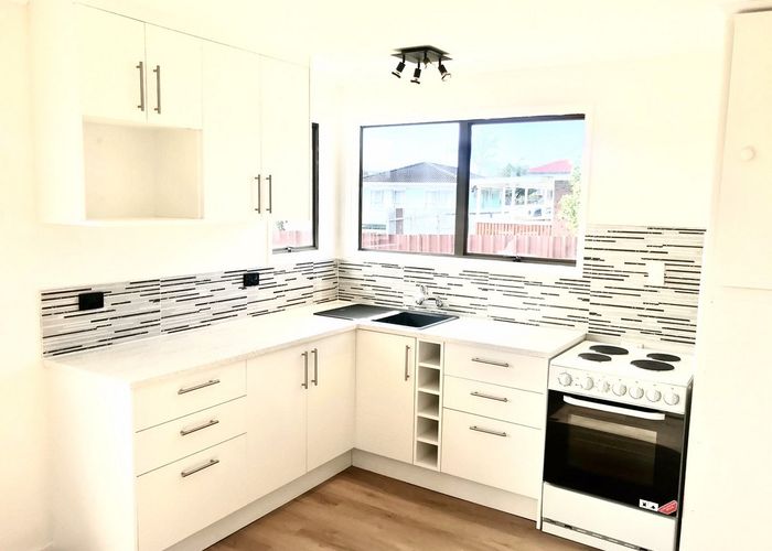  at 9 Treviso Place, Clover Park, Auckland