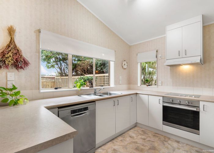  at 40 Sheriff Place, Randwick Park, Auckland