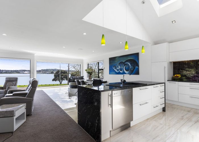  at 13 Kiwi Esplanade, Mangere Bridge, Manukau City, Auckland
