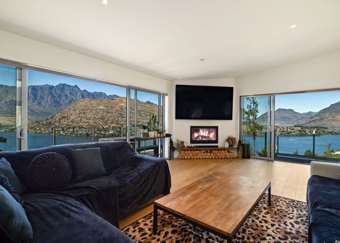  at 10 Top Lane, Goldfield Heights, QUEENSTOWN
