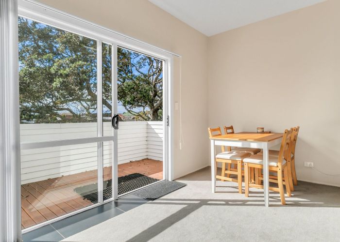  at 4/325 Mount Albert Road, Mount Roskill, Auckland City, Auckland