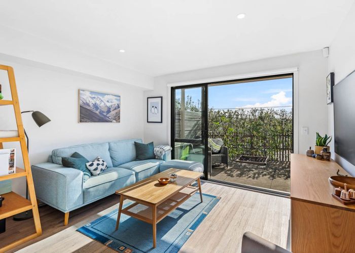  at 8/35 Garadice Road, Rothesay Bay, North Shore City, Auckland