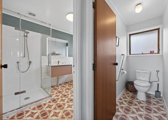  at 2/9 Evans Road, Glen Eden, Waitakere City, Auckland