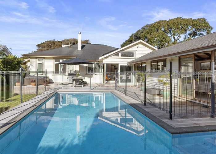  at 8 Tiri Road, Milford, Auckland