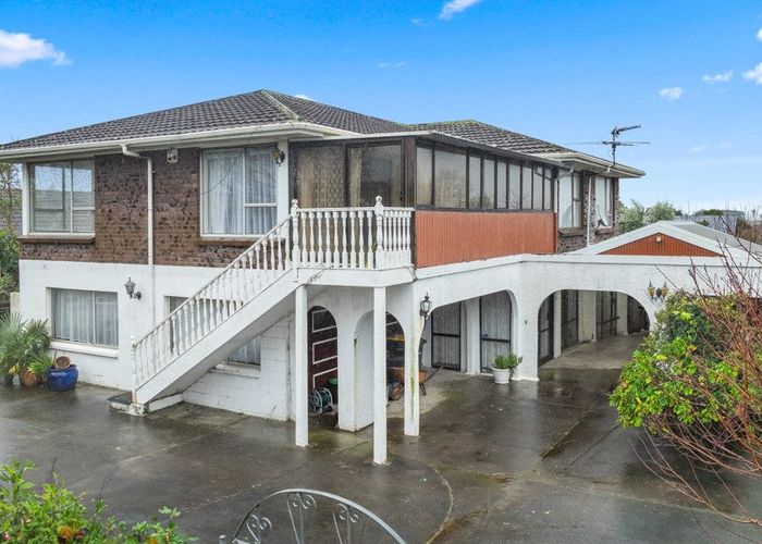  at 3 Everglade Drive, Goodwood Heights, Auckland