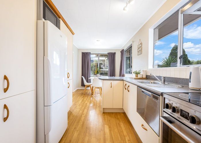  at 32 Brightwater Crescent, Totara Park, Upper Hutt, Wellington