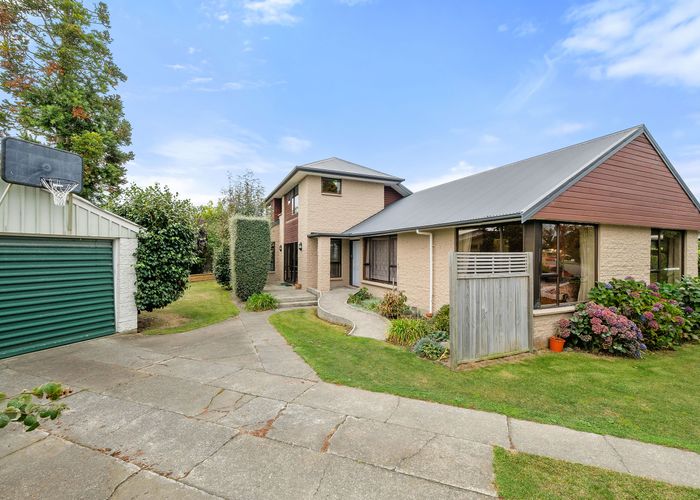  at 16 Kingsgate Place, Burnside, Christchurch