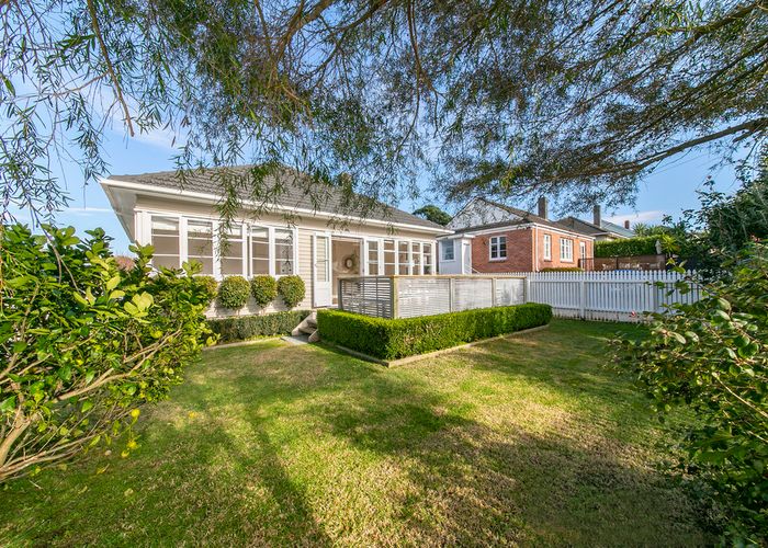  at 8 Moata Road, One Tree Hill, Auckland