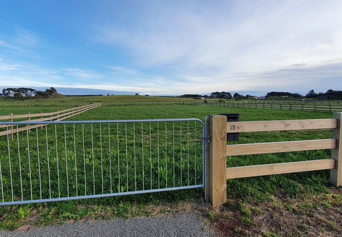  at 10 Roma Way, Waitarere Beach, Levin