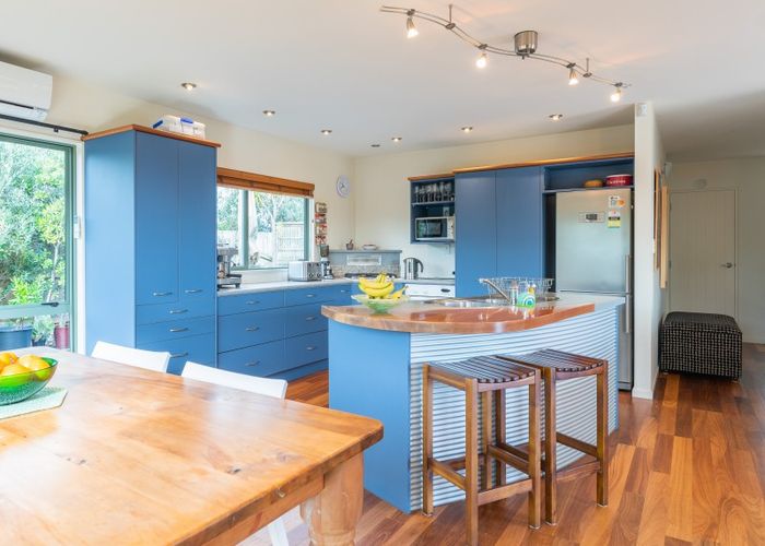  at 166 Field Way, Waikanae Beach, Waikanae