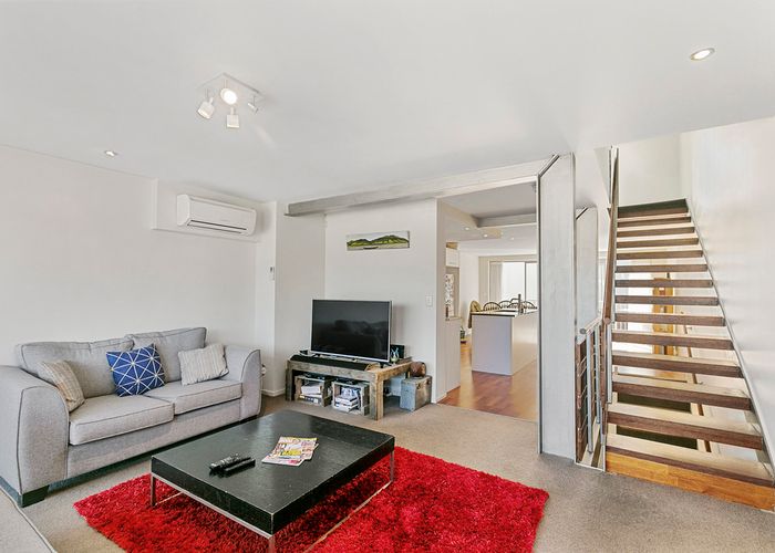  at 2/142 Onslow Road, Khandallah, Wellington