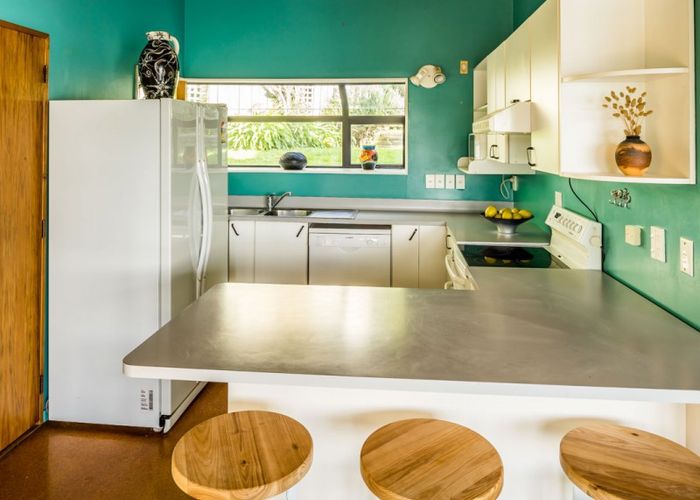  at 27 Seaview Road, Paremata, Porirua