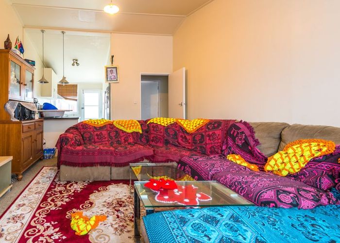  at 2/6 Puka Street, Onehunga, Auckland