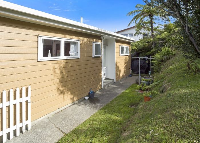  at 2 Chestnut Grove, Maungaraki, Lower Hutt