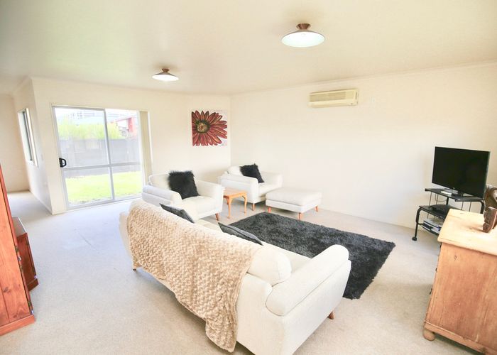 at 6 Rose Lane, Huntington, Hamilton