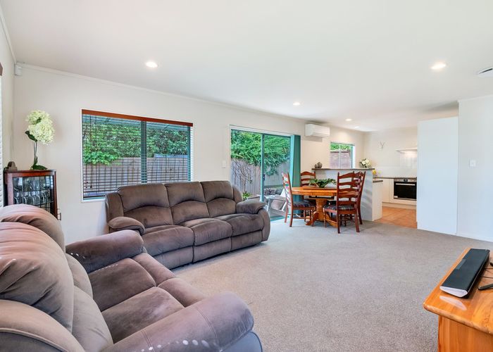  at 1/10 Dallow Place, Henderson, Auckland