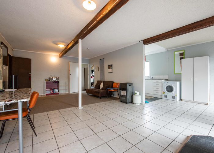  at 18 Phelps Place, Glendene, Auckland