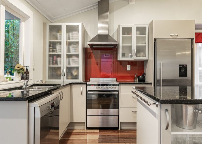  at 19 Haverstock Road, Sandringham, Auckland