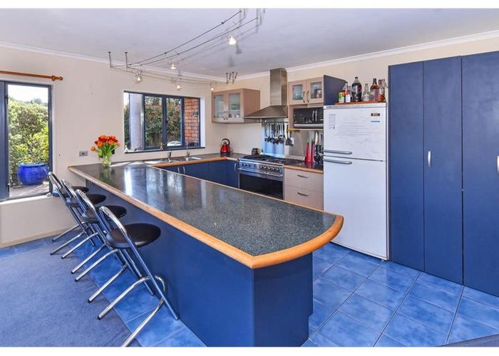  at 6 Dawood Place, The Gardens, Auckland