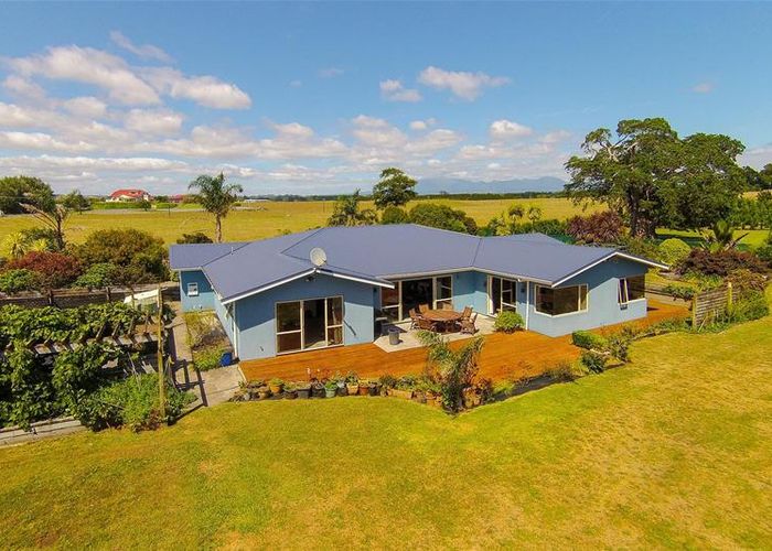  at 14 Mountain Road, Sentry Hill, New Plymouth