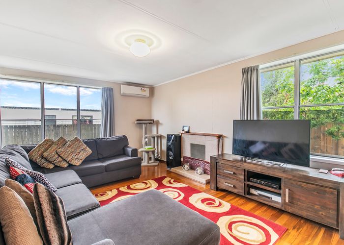  at 6 Wood Avenue, Mangere East, Auckland