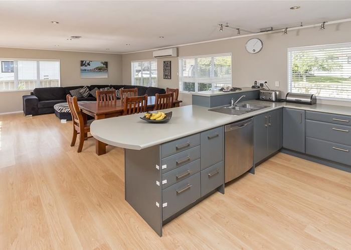  at 60 De Quincey Terrace, Highland Park, Auckland
