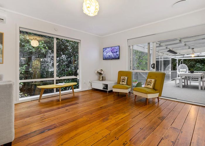  at 30 Mahoe Road, Titirangi, Auckland