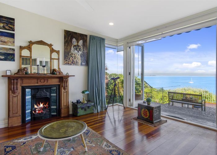  at 42 Queen Street, Northcote Point, Auckland