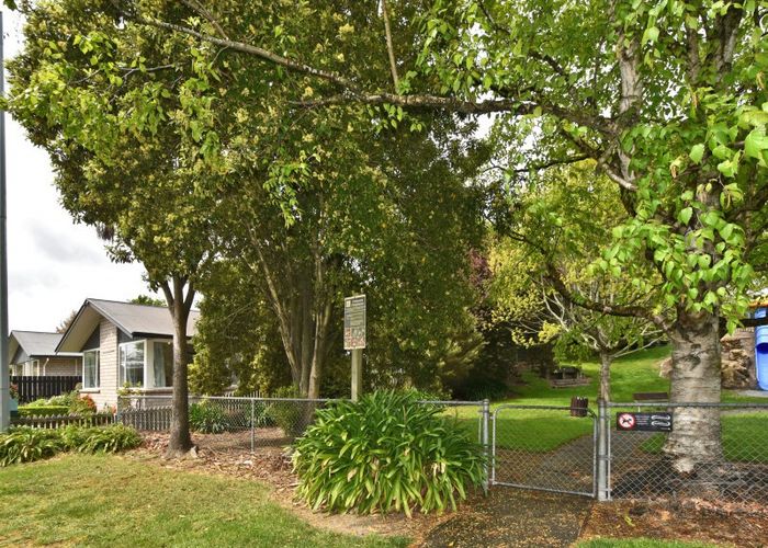 at 2/71 Cashmere Road, Cashmere, Christchurch