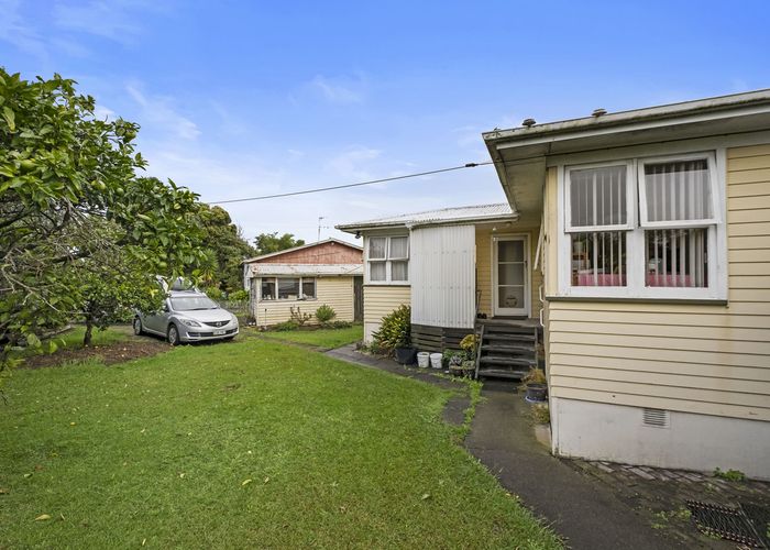  at 2 President Avenue, Papakura, Papakura