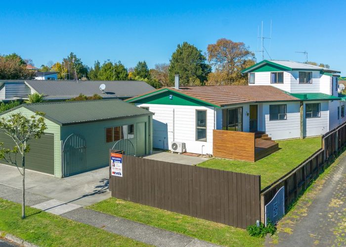  at 33 Gilbass Avenue, Hamilton Lake, Hamilton